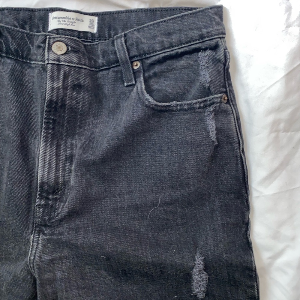 Black Abercrombie and Fitch ripped jeans - Size 10